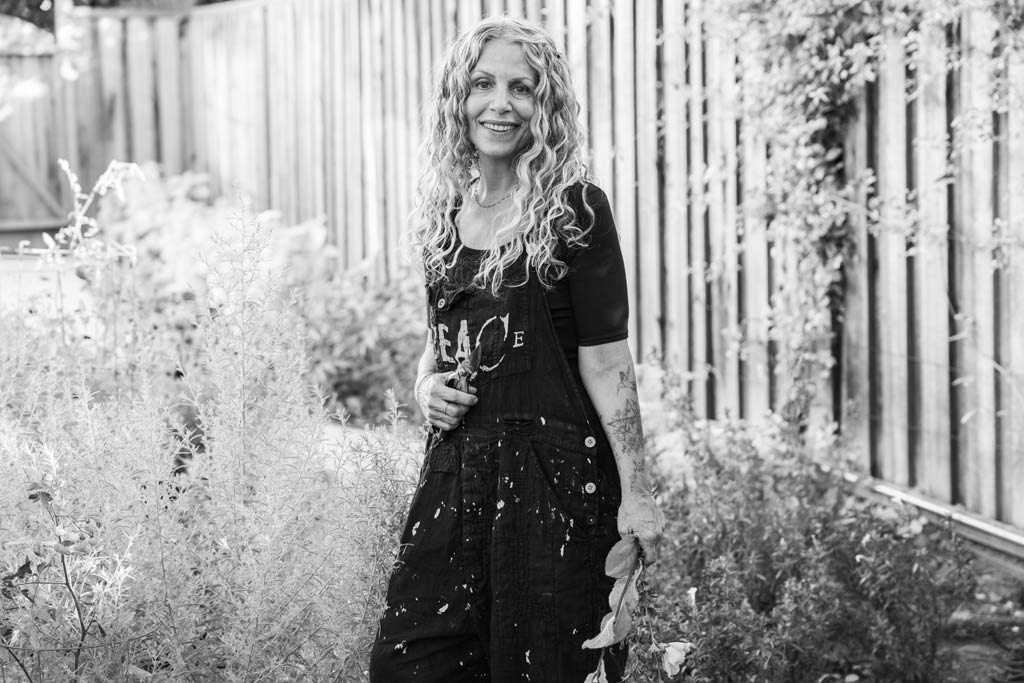 Dina Saalisi in a garden