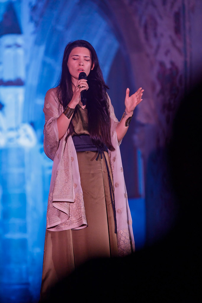 Mei-lan Maurits singing